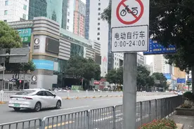 深圳市民骑电动车上路被罚两千质疑太重，交警：此路限行，属冲禁图片