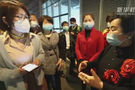 武汉：“寒冬”过后，餐饮老板帮员工“跨界”求职视频封面