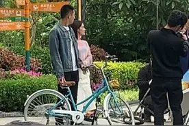 黄景瑜李沁新剧曝路透 甜蜜约会上演最萌身高差图片