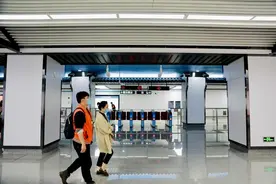 直播回放 | 老杭州都赶来坐首班打卡，地铁5号线后通段开通啦图片