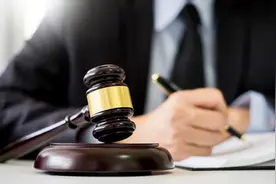 中石油原副总经理李新华被公诉，其退休6年后被查图片