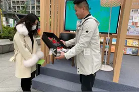 陪你走到岁月的尽头，你愿意吗？这个世界读书日，有些浪漫！因为快闪朗读亭，一对90后男女牵手成功图片