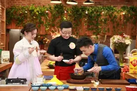 排骨怎么做才好吃？这份辣白菜炖排骨，轻松在家做美味→图片