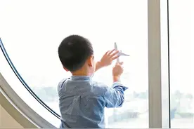 孩子1岁半还不会指人指物？图片