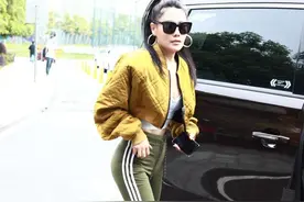 袁娅维一身性感酷炫装扮现身录节目 好身材惹人羡慕图片