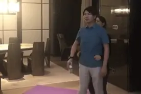 有多少女生可以抱起150斤的郎朗？图片
