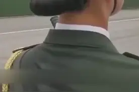 这段仪仗女兵训练视频获得数百万点赞……图片