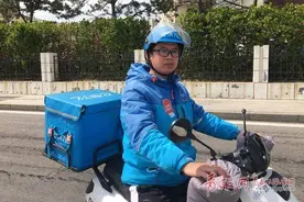 听障外卖员分享暖心经历：周围的热心人帮我打电话和顾客沟通图片