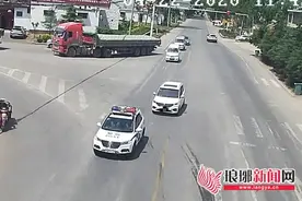 临沂一岁男童吃棒棒糖不慎卡入喉咙 交警接力救助图片