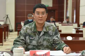 他任抚州市委常委；她任资溪县代县长图片