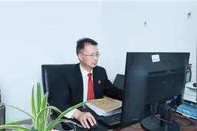 他几十年磨一剑，历尽千帆，归来仍是少年……图片