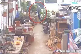 花鸟市场谢幕待迁，“采花大叔”伺机作案图片