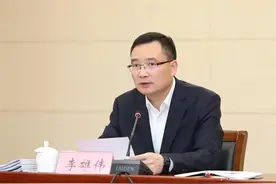 李雄伟：在常态化疫情防控中推进高质量发展图片