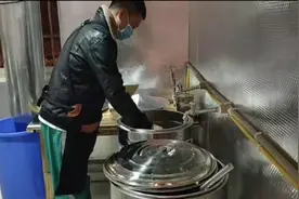 疫情期间演出全停 川剧变脸演员开面馆自救：做梦都想重上舞台图片