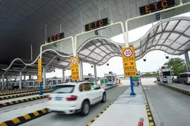 今起，黑龙江高速公路恢复“落杆”，但仍免费通行图片