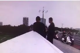 39岁女子与丈夫吵架，欲跳邕江轻生！危急时刻，警民合力救人图片