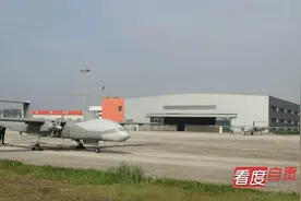 首次！自贡凤鸣机场“四川造”大型固定翼无人机编队飞行图片