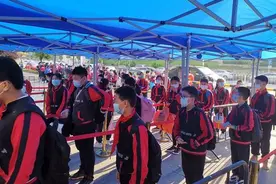 长沙小学今日开学，学生分2-3批返校图片