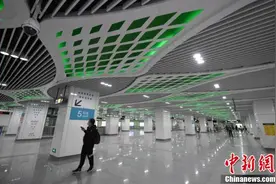 杭州地铁5号线全线开通 高颜值地铁空间成市民打卡地图片