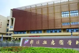 安徽郎溪通报初中女生宿舍楼坠亡：两舍友目睹她自行后仰坠楼图片