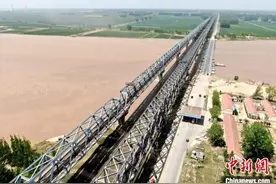 长东黄河大桥迎“接骨手术”铁路父子兵32米上空惊险作业图片
