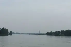微山湖上静悄悄，这里有动人的歌谣，这里有传奇的历史图片