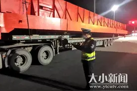 28米航吊上高速 超限超长被处罚图片