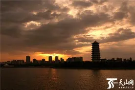 库尔勒早晚景色美如画图片