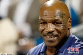 泰森“复出”霍利菲尔德“晒”耳朵，拳台经典重现？图片