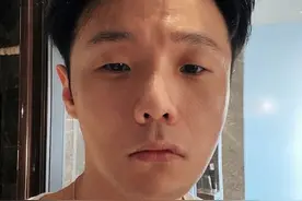 小眼睛大疑惑！李荣浩追《青你2》找不到安崎弹舌图片