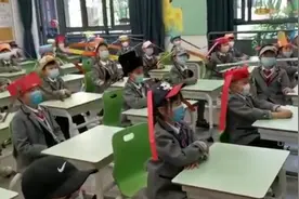 杭州小学生戴“一米帽”上课，网友：原来大宋如此讲究图片