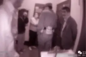 孕妻被邻居吵到失眠，丈夫怒而反击！结果全楼的人来了……图片