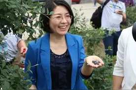 2小时带货70万，因“颜值和能力”倍受关注的美女县委书记，升副厅图片