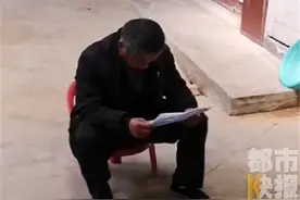 西安14岁男孩玩手游花掉七万元，农民工父亲急的直掉泪图片