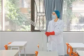 课室单人单座 分批进出宿舍图片