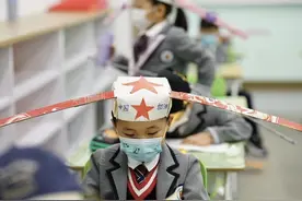 杭州小学低年级返校日 萌娃们的“一米帽”火了图片