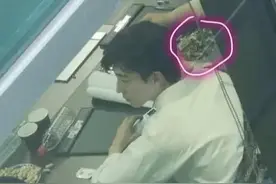 岳云鹏录节目嗑瓜子，果壳堆成小山，邓伦：我不背锅图片