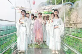 “五一”芜湖马仁奇峰高空“三玻”全新亮相图片