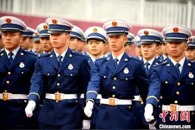 四川面向社会招录的首批252名消防员正式授衔并入职图片