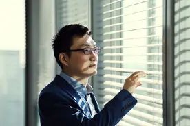 黄峥辞任CEO，大佬们为什么都要退居幕后？图片