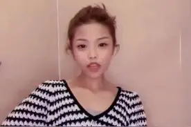 “莫小贝”王莎莎晒近照瘦了一大圈 穿低腰裤大方秀小蜂腰图片