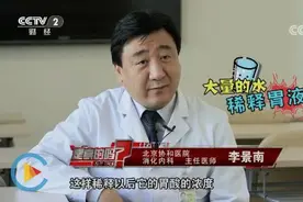 吃饭时到底能不能喝水？争议了这么多年，终于有答案了图片