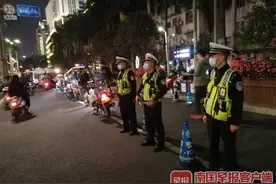 警方出击查假牌套牌电动车 一经发现将拆卸并收缴图片