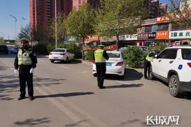 唐山交警呼吁：请广大业主自觉规范停车图片