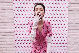 宋妍霏就算宅家 依旧精致美丽图片