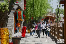 来客山东│畅游沂蒙彩虹小镇，发现一个不一样的春天图片