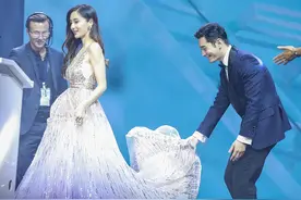 蔡徐坤给Baby牵裙摆，张一山为杨紫也干过，最后一位最暖心图片