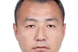 黑龙江警方奖励1万求线索！涉嫌重大刑事案件，骑黑色弯梁无牌照摩托车逃跑图片