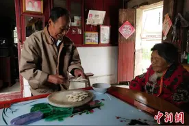 耄耋老人的浪漫十年守妻路：“执子之手，与子偕老”图片