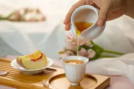 三联找chá | 用600斤水蜜桃“窨”的花果茶，只陪你这一夏图片
